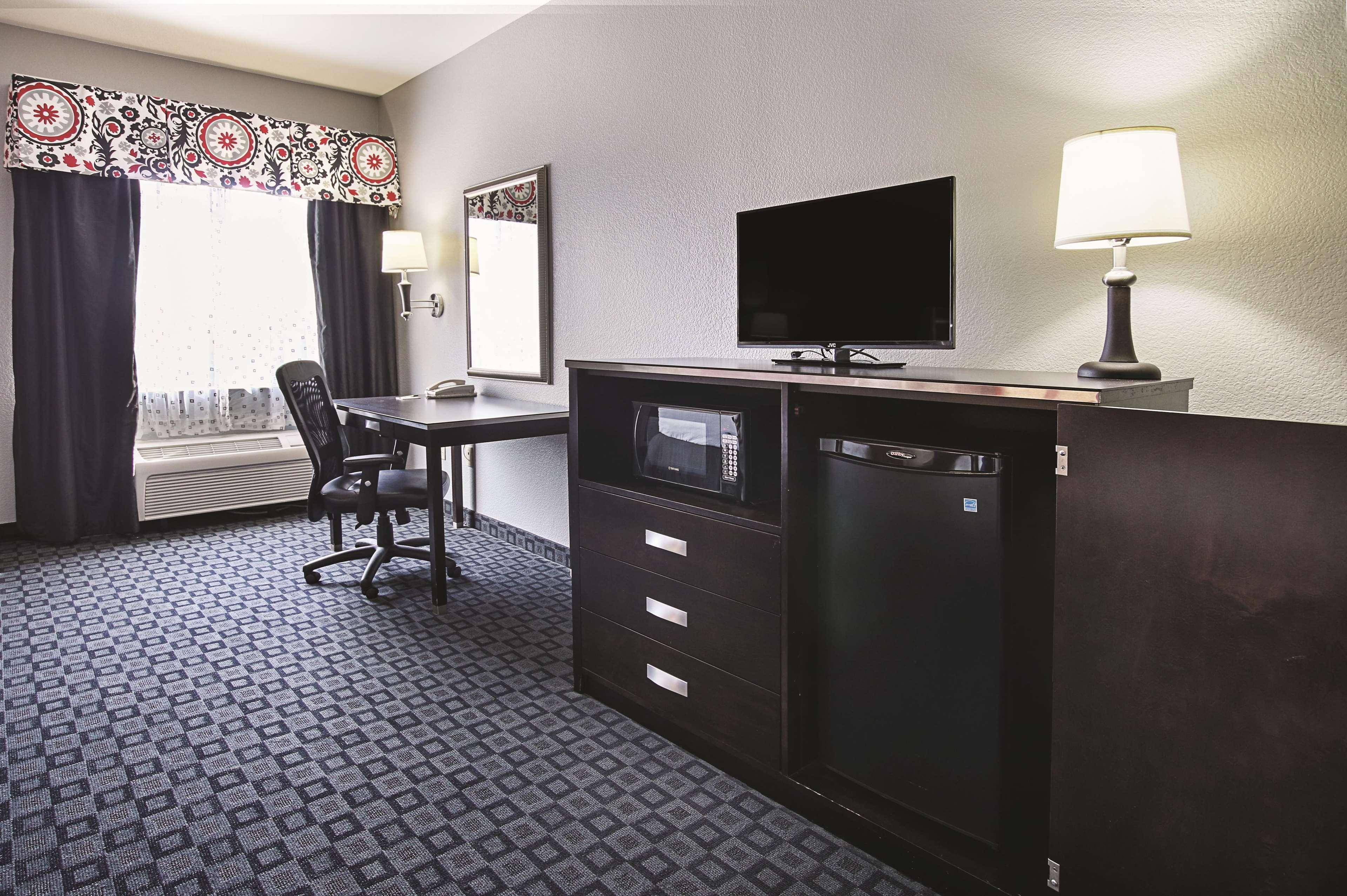 La Quinta Inn & Suites By Wyndham South Dallas - Hutchins Экстерьер фото